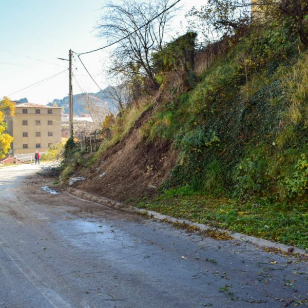 Уредување на јавни површини и собирање отпад – продолжува акцијата за подобар изглед на Крушево