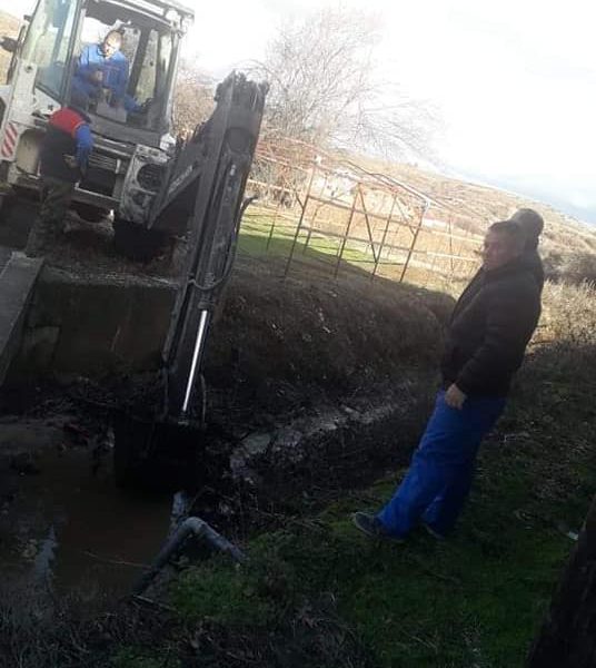 Се чистат канали од Јакреново кон Саждево
