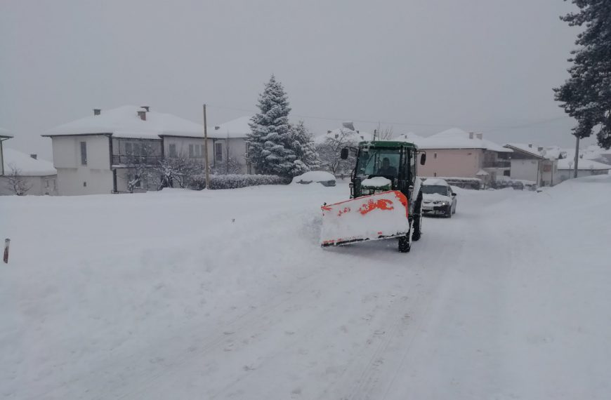 Чистење на улиците се води според програмата за зимско одржување на улици и патишта