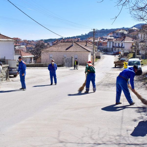 „Комуна“ ќе продолжи со чистење на споредни улици во Крушево