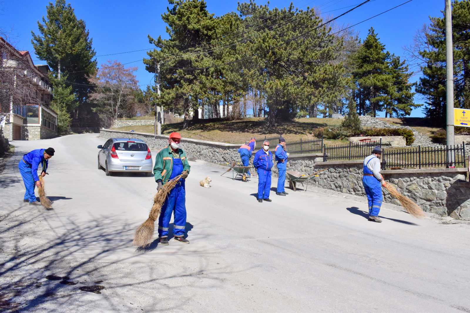 Започнува чистењето на главната сообраќајница во Крушево