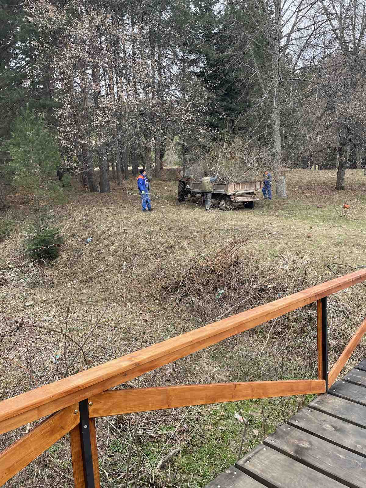 Се расчистува околу Крушевско Езеро, ќе се поставуваат корпи на патеките