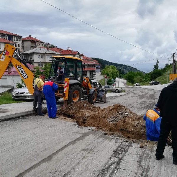 Реконструкција на водоводна линија на влезот на Крушево