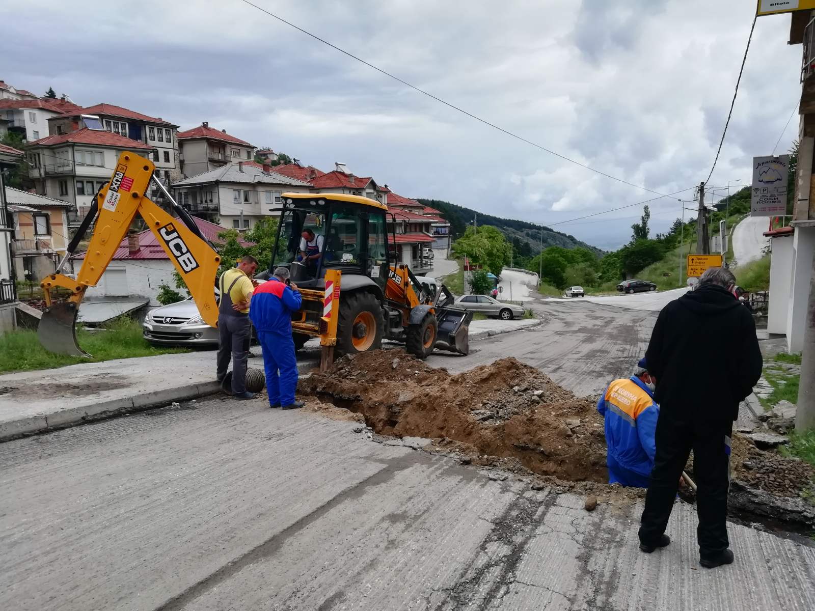 Реконструкција на водоводна линија на влезот на Крушево