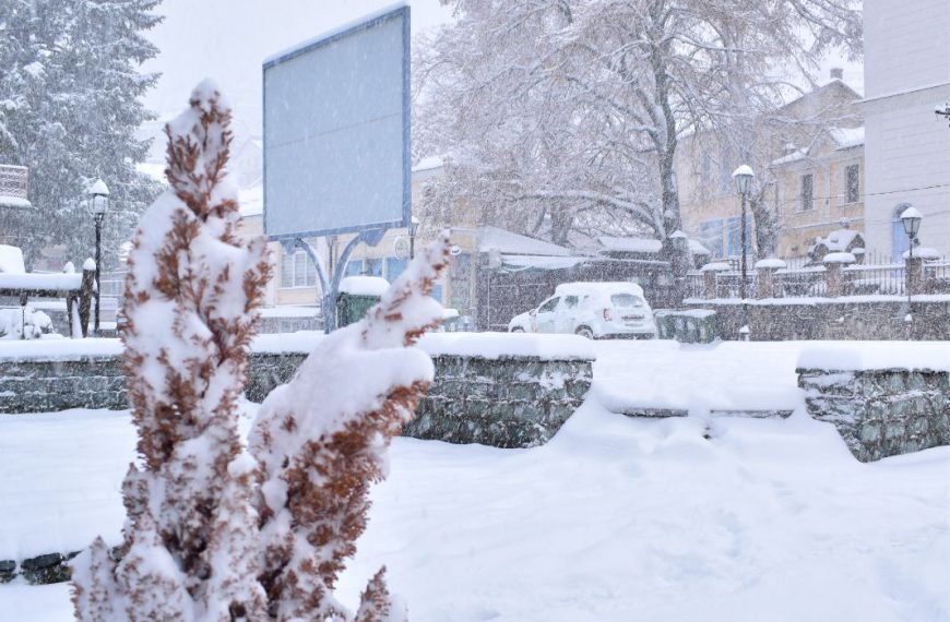 „Комуна“ подготвена за зимската сезона, се чистат пристапи и улици од прв приоритет
