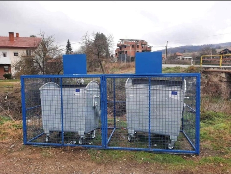 Ќе се поставува заштита на контејнерите, да се оневозможи растурање на отпад