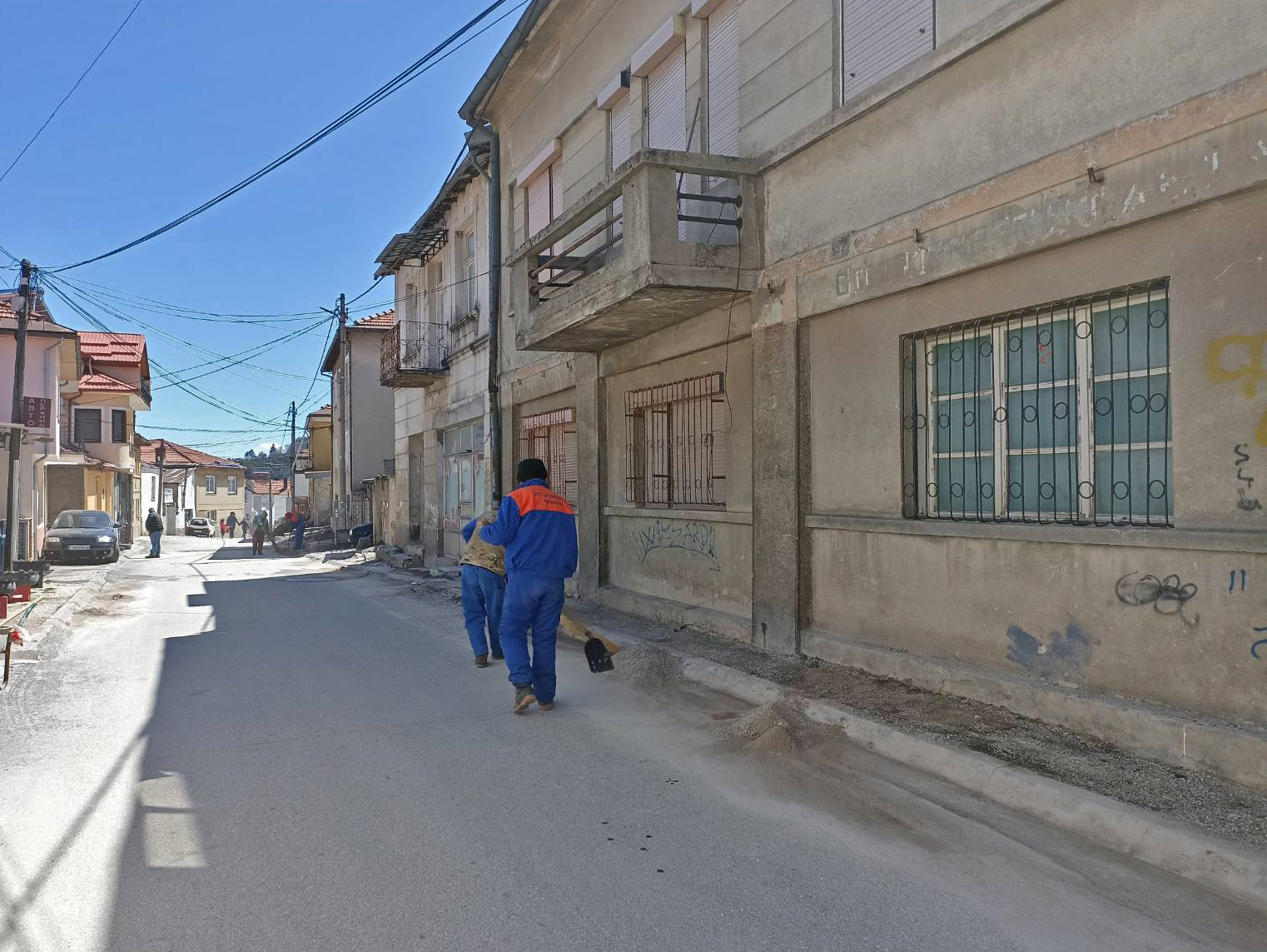 Започна чистењето на главната сообраќајница