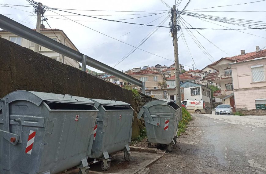 Отпадот да се фрла во контејнерите кај пазарот, известување до бизнисите во центарот на Крушево