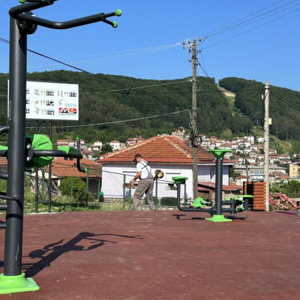 Косење околу новата фитнес зона