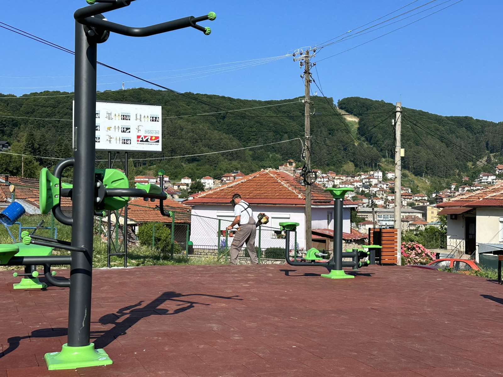 Косење околу новата фитнес зона